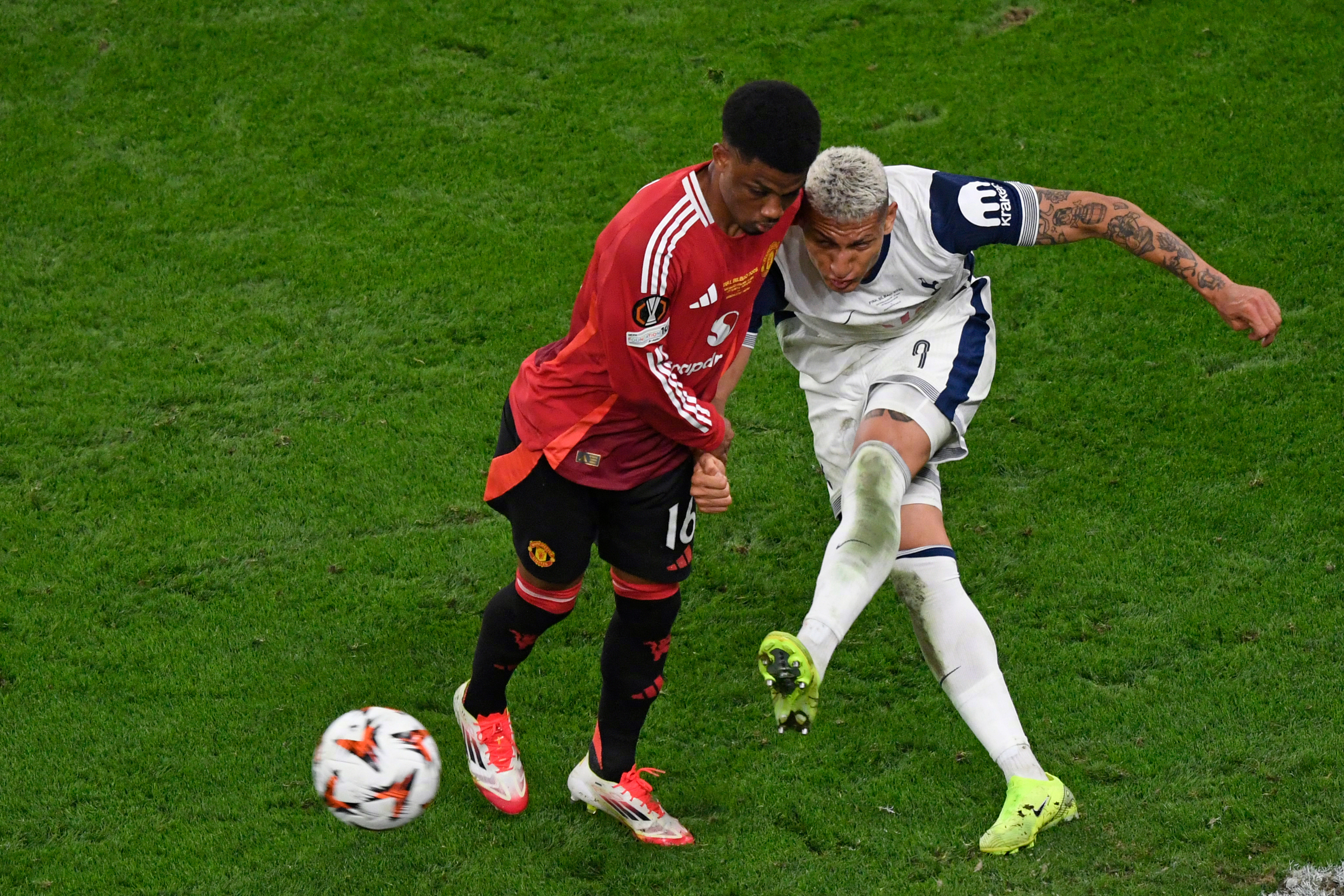 jiuyou官网入口包含加时末段体能课后，曼城队长鼓劲备战欧超杯，目标明确，年轻球员得到机会的词条