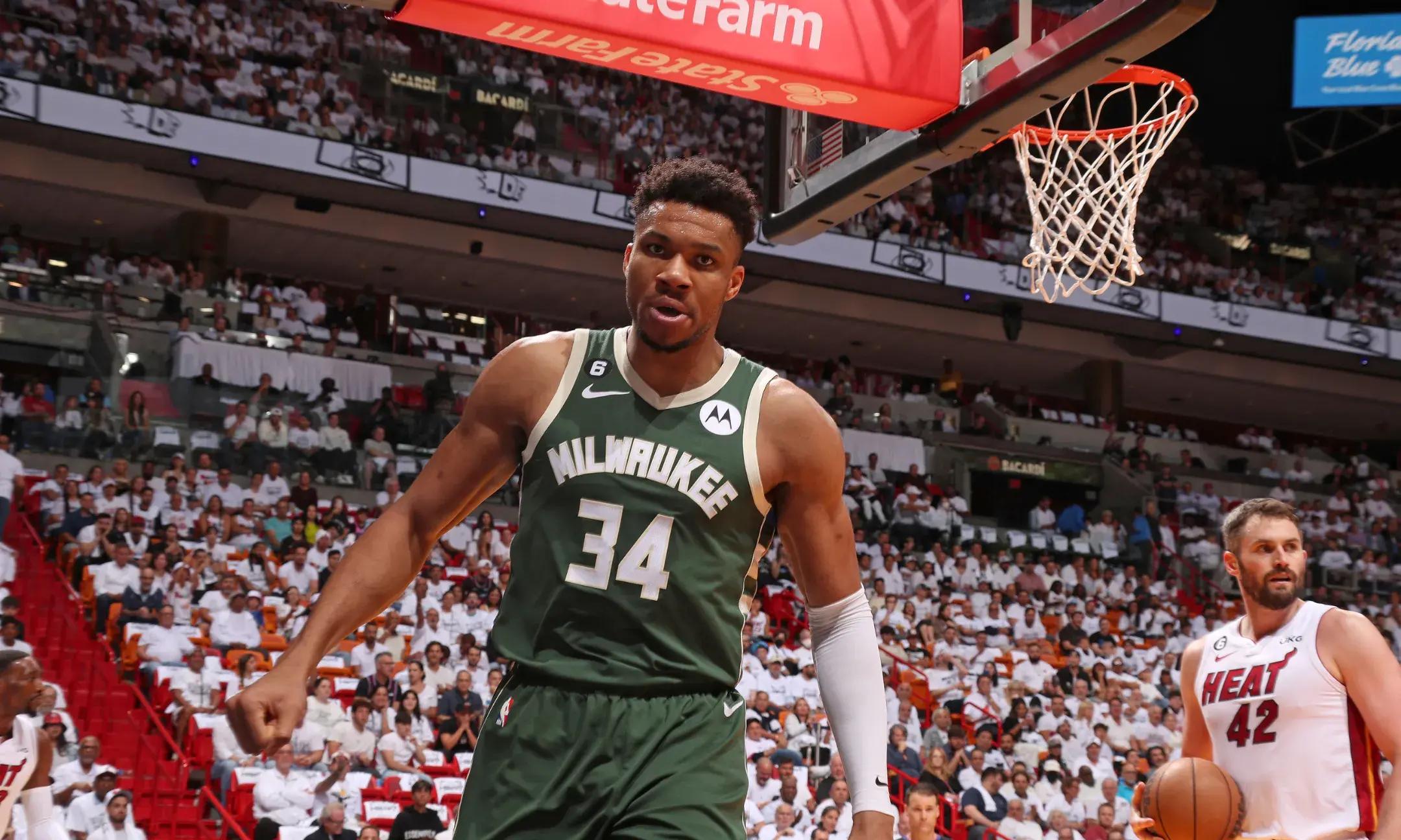 包含关键时刻密尔沃基雄鹿备战德甲；外线爆发细节曝光；更衣室稳定；细节决定成败的词条