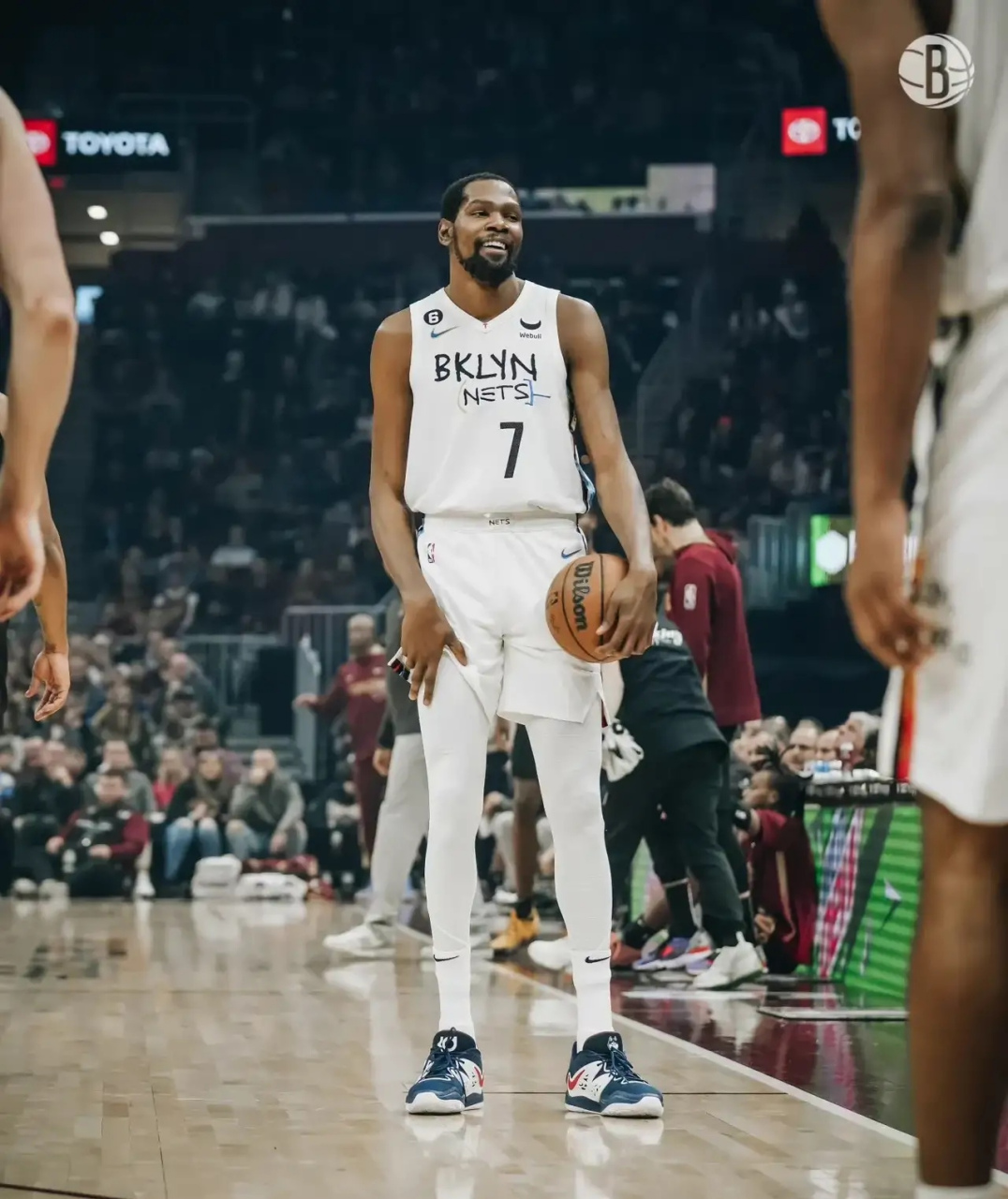 犹他爵士国际比赛日造点机会浓眉哥与50激战法国队分钟，杜兰特在篮网比赛中惊艳表现瞬间刷屏的简单介绍